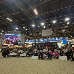L’équipe a aussi eu le plaisir de rencontrer la Présidente de l’Assemblée National @yael.braunpi (1)