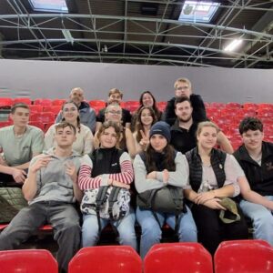 L’équipe a aussi eu le plaisir de rencontrer la Présidente de l’Assemblée National @yael.braunpi (2)